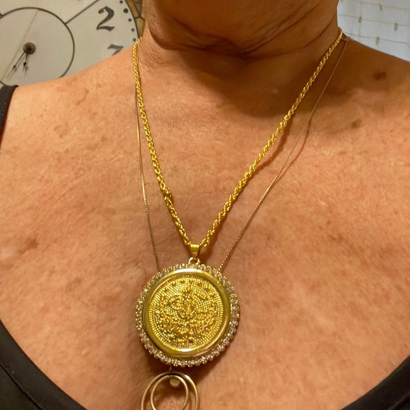 Necklace 24” Chain 14 KT GOLD OVERSS UNIQUE EMBLEM WDiamond like stones circle - Picture 2 of 6